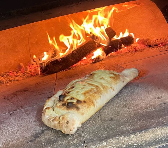 Chausson cuit au feu de bois chez la pizza les Deux frères à Cabriès Calas