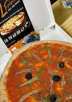 Pizza aux anchois les Deux Frères à Calas